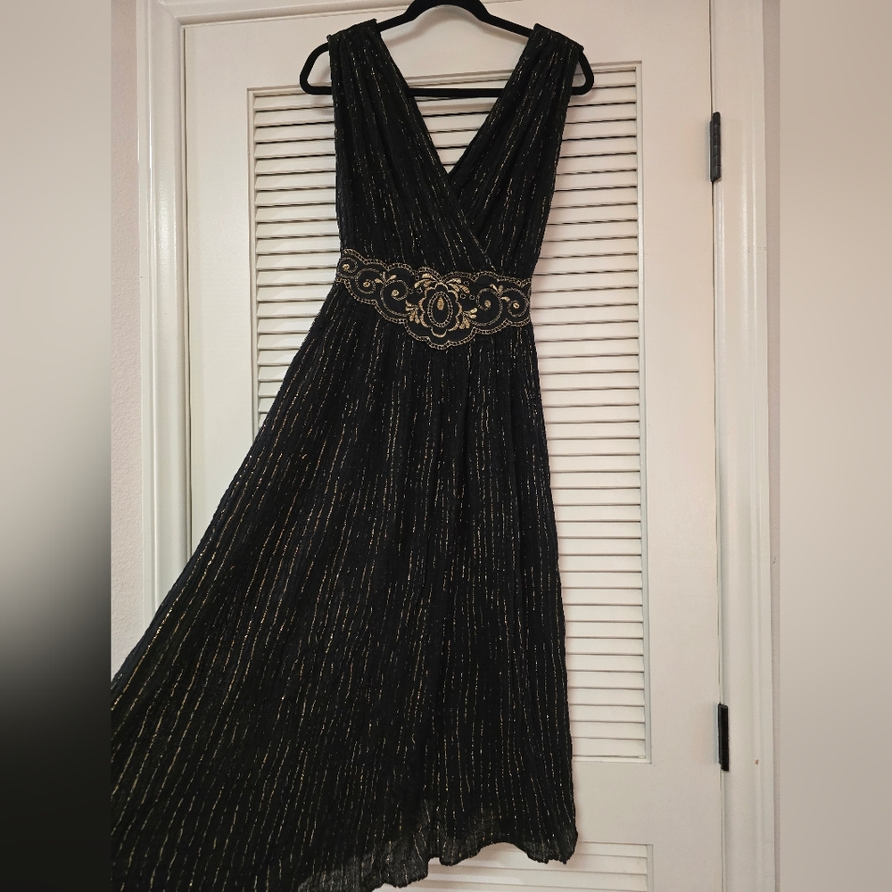 Vintage Stunning Timeless Black & Gold Metallic Dress